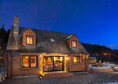 Snowy River Lodge | Log Cabin with Hot Tub